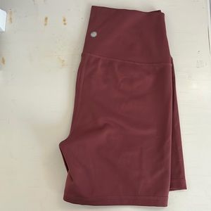 butt lifting booty shorts! Size large. YOGALICIOUS